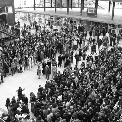 parvis de la faculté Victor Segalen