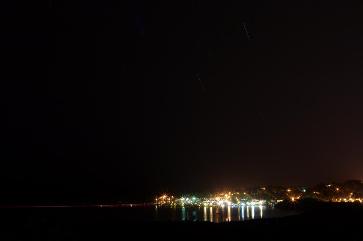 CC BY-SA 2.0 cavenaghi9 - Puerto Real (and a red line)