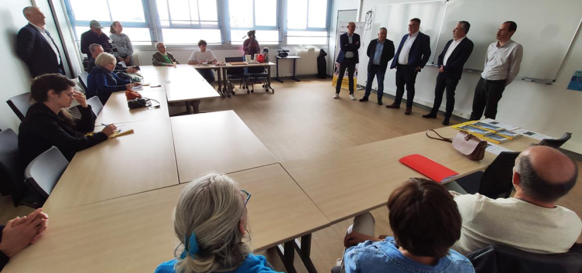 Visuel pour illustrer l'article consacré au 10000è élu formé à l'UBO - Juin 2024