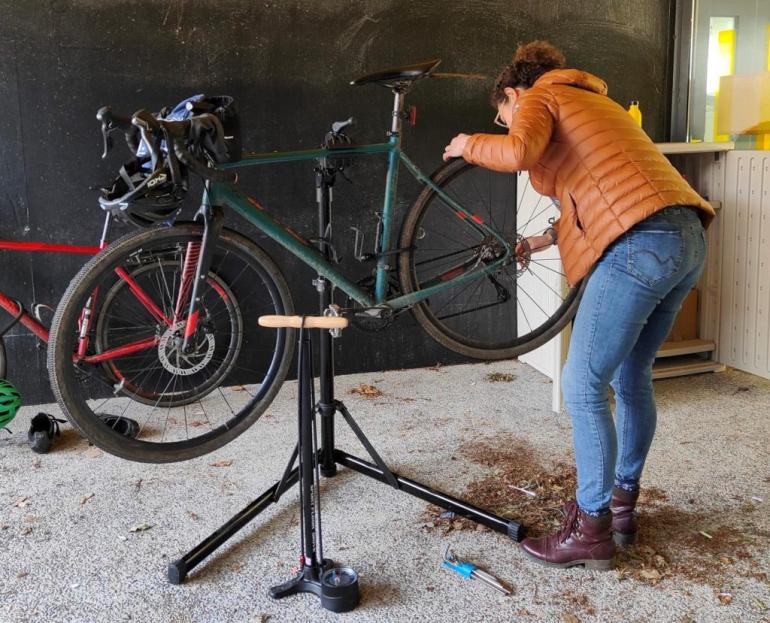 Un atelier d'autoréparation de vélo